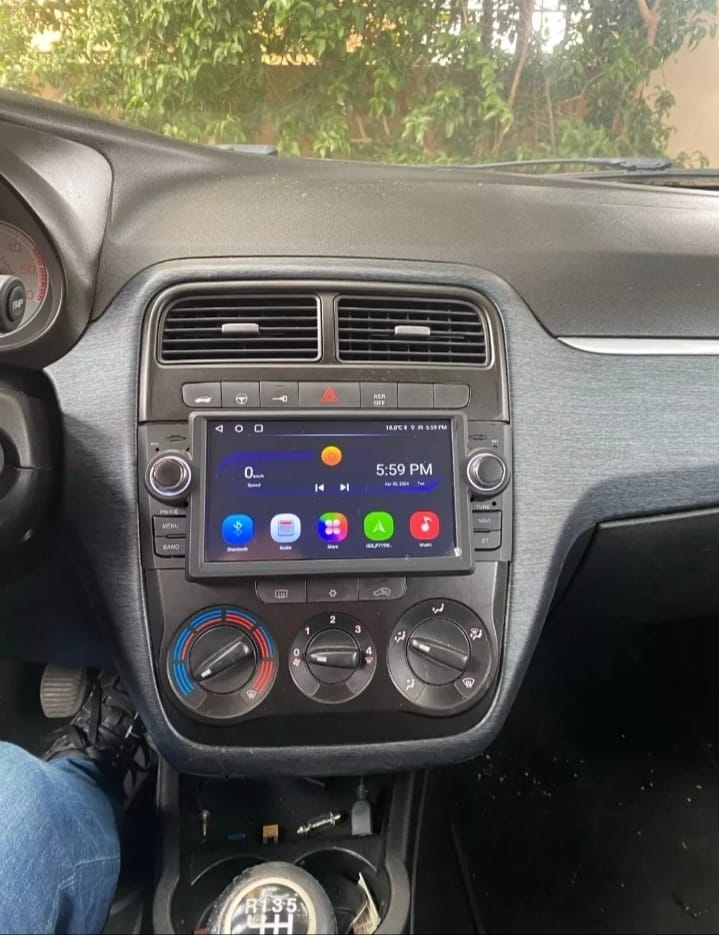 Autoradio Android per Fiat Grande Punto (2007-2012) — dettaglio schermo touch
