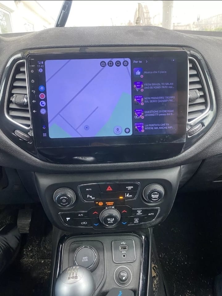 Autoradio Android per Jeep Compass (2007-2009) — dettaglio schermo touch
