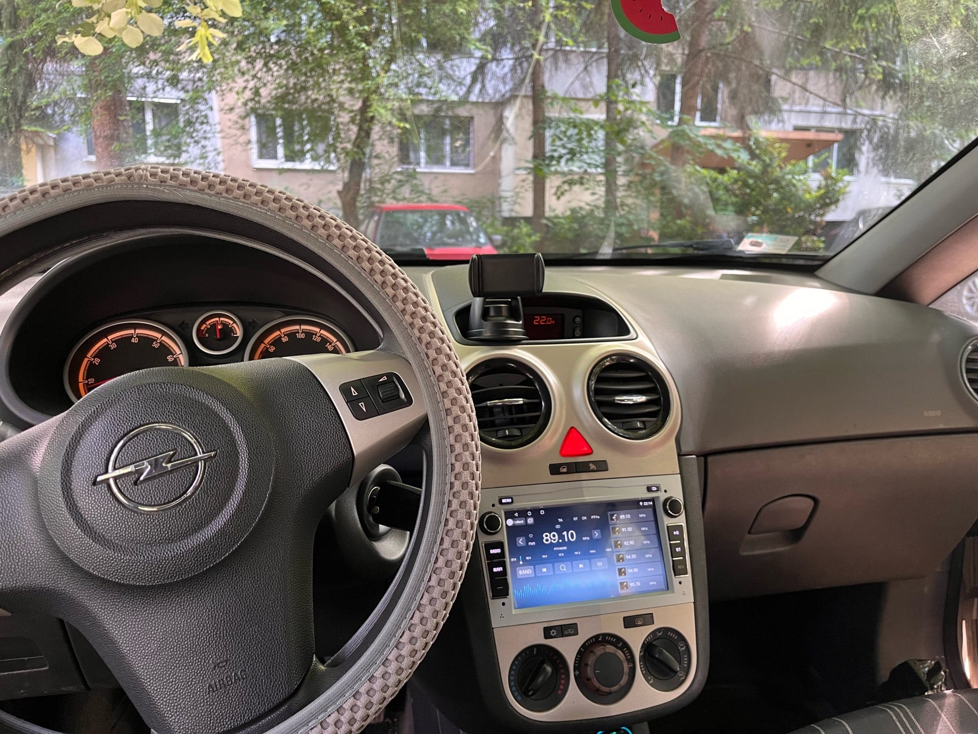 Autoradio Android per Opel Astra, Corsa, Meriva, Vivaro — installata nella plancia