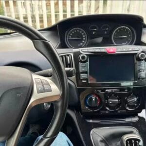 Autoradio Android per Lancia Ypsilon (2011-2023) — dettaglio schermo touch