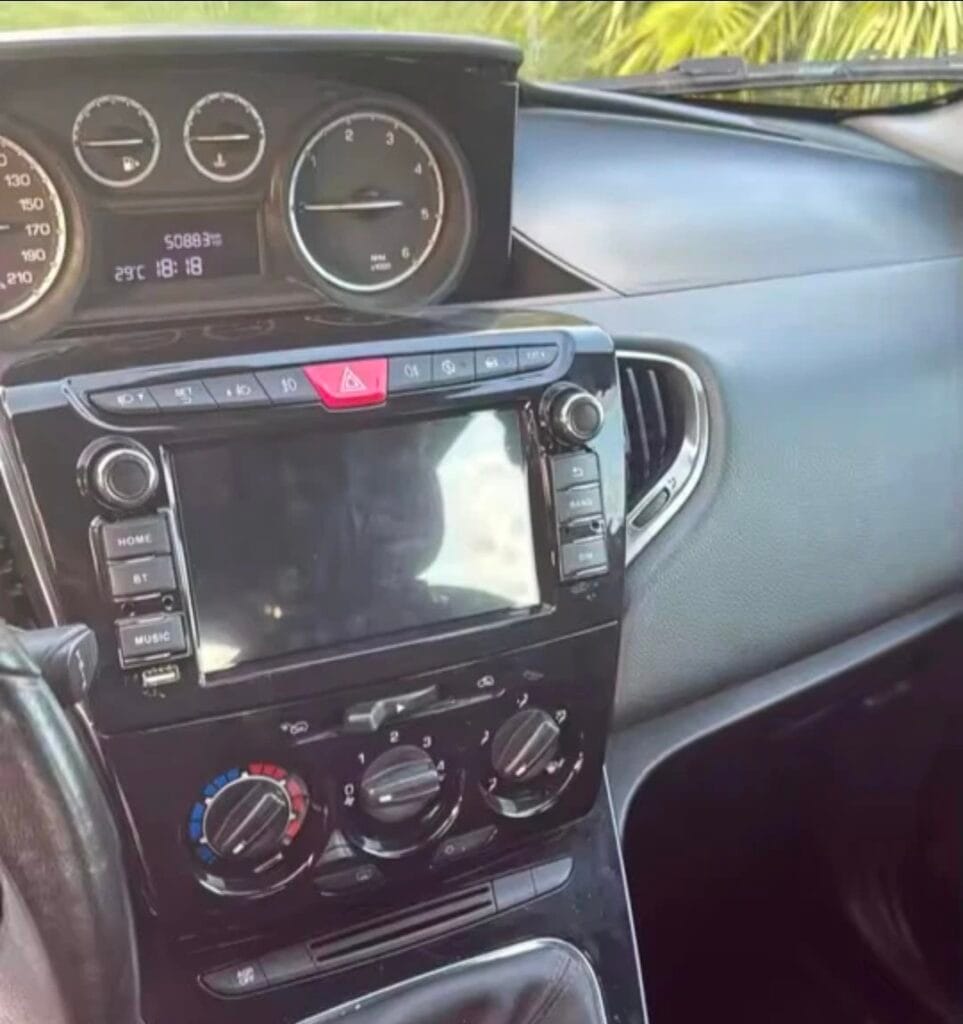 Autoradio Android per Lancia Ypsilon (2011-2023) — installata nella plancia