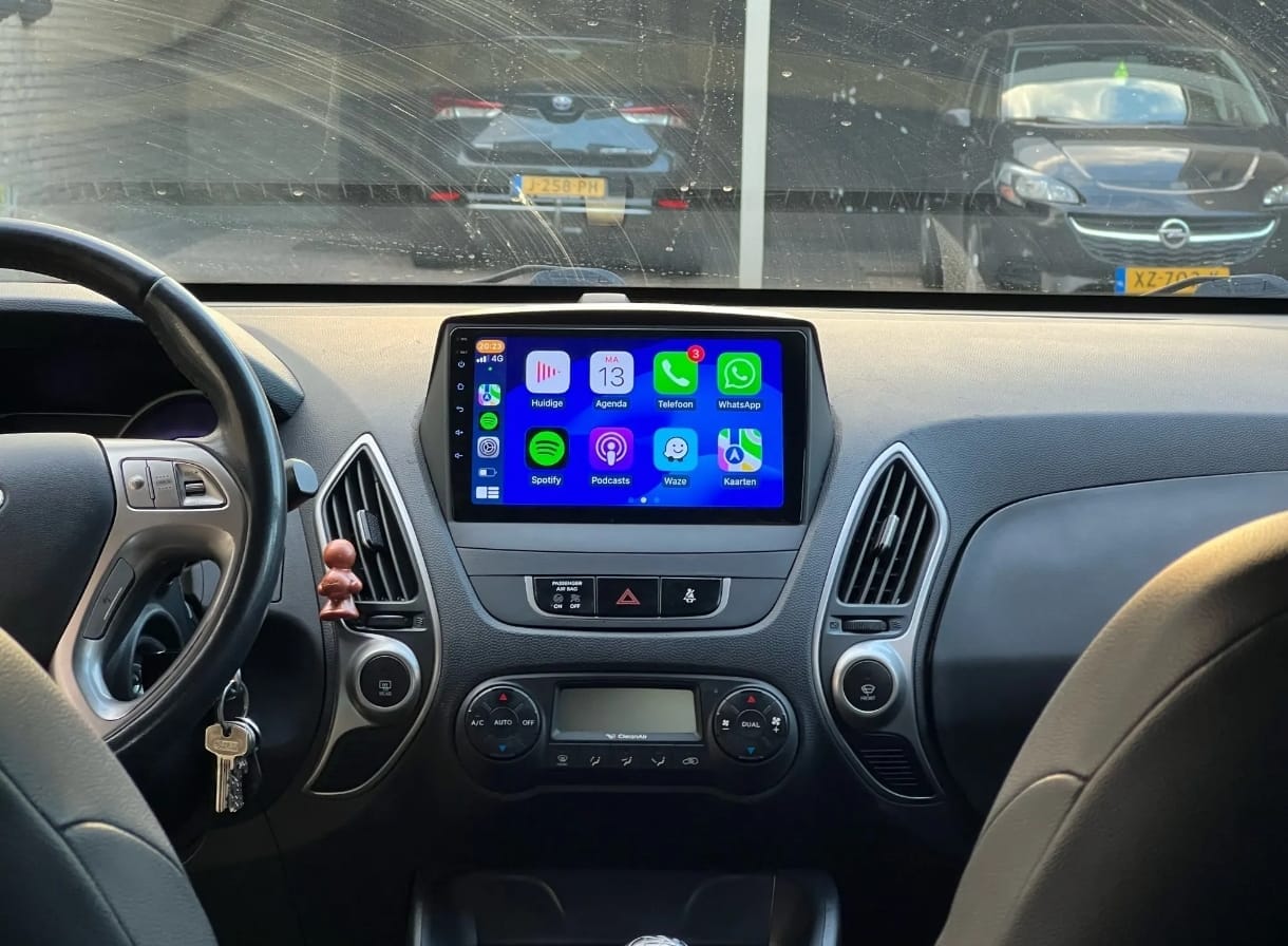 Autoradio Android per Hyundai Tucson ix35 (2009-2015) — dettaglio schermo touch