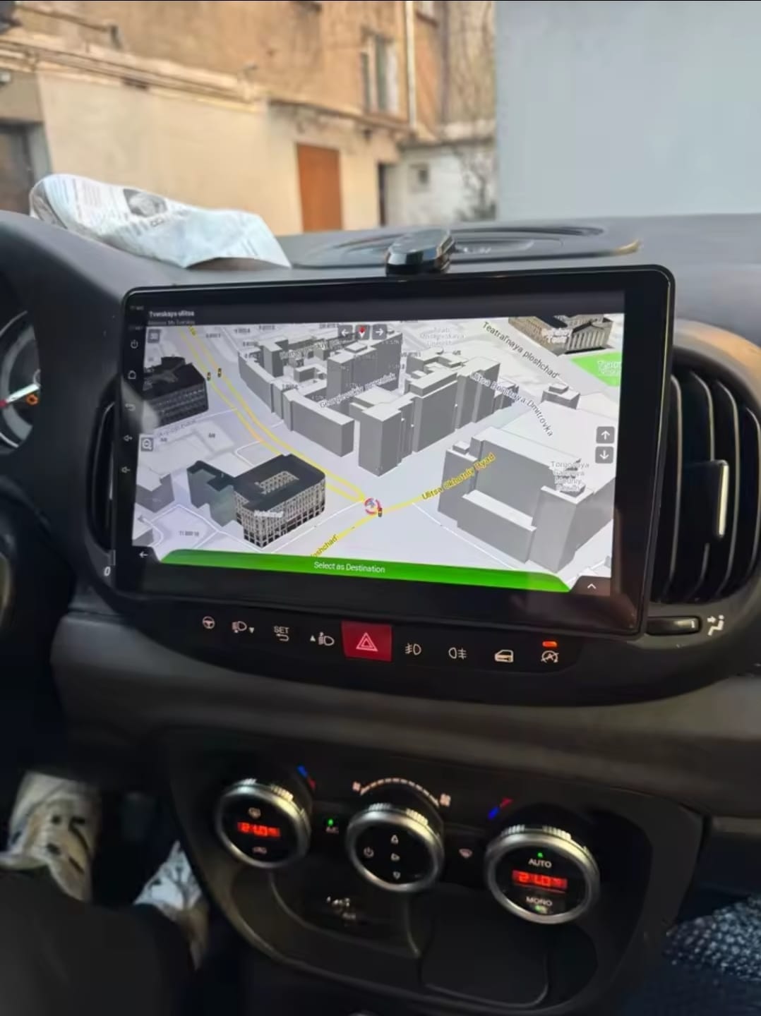 Autoradio Android per Fiat 500L (2012-2017) — dettaglio schermo touch