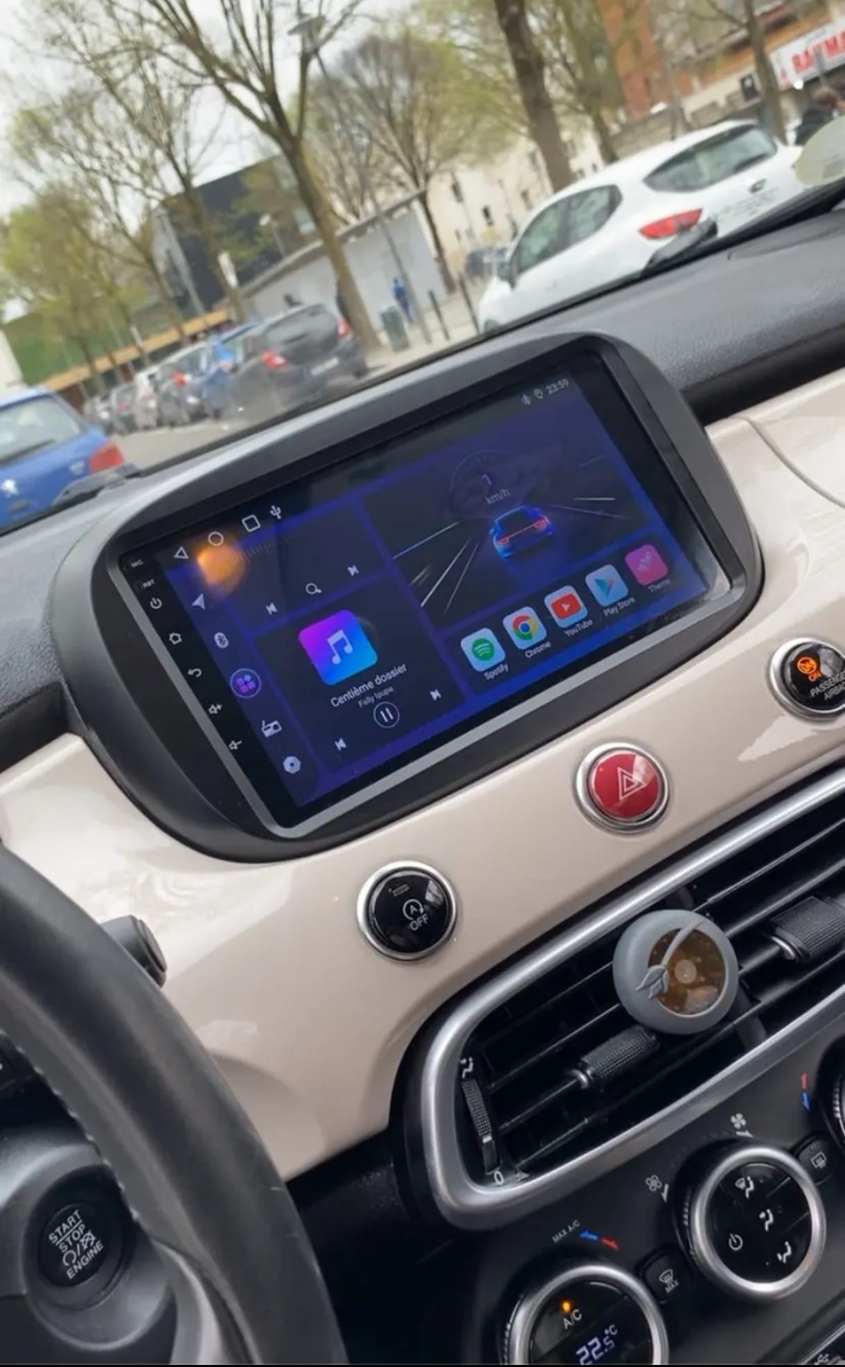 Autoradio Android per Fiat 500X (2014-2020) — dettaglio schermo touch