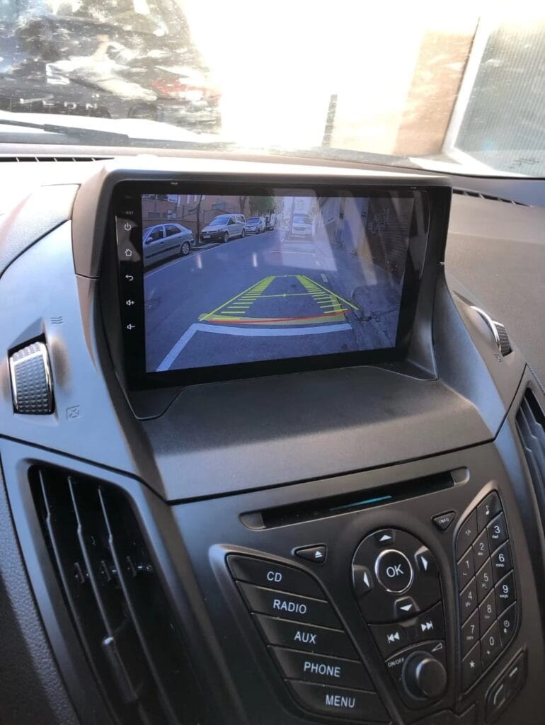 Autoradio Android per Ford Escape Kuga 2 (2013-2016) — dettaglio schermo touch