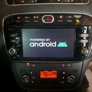 Autoradio Android per Fiat Punto Evo (2012-2015) — installata nella plancia