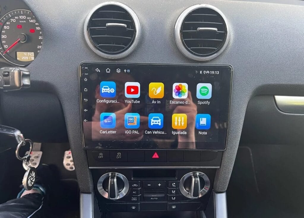 Autoradio Android per Autoradio Android Audi A3 Sportback (2003-2011) — installata nella plancia