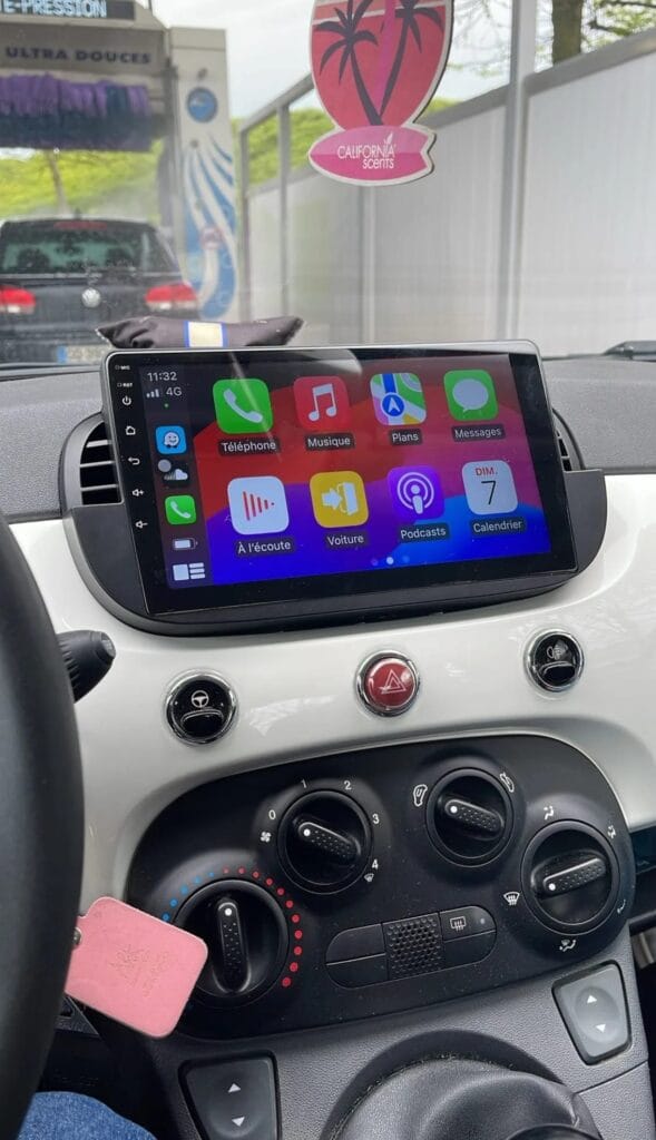 Autoradio Android per Fiat 500 (2007-2015) — dettaglio schermo touch