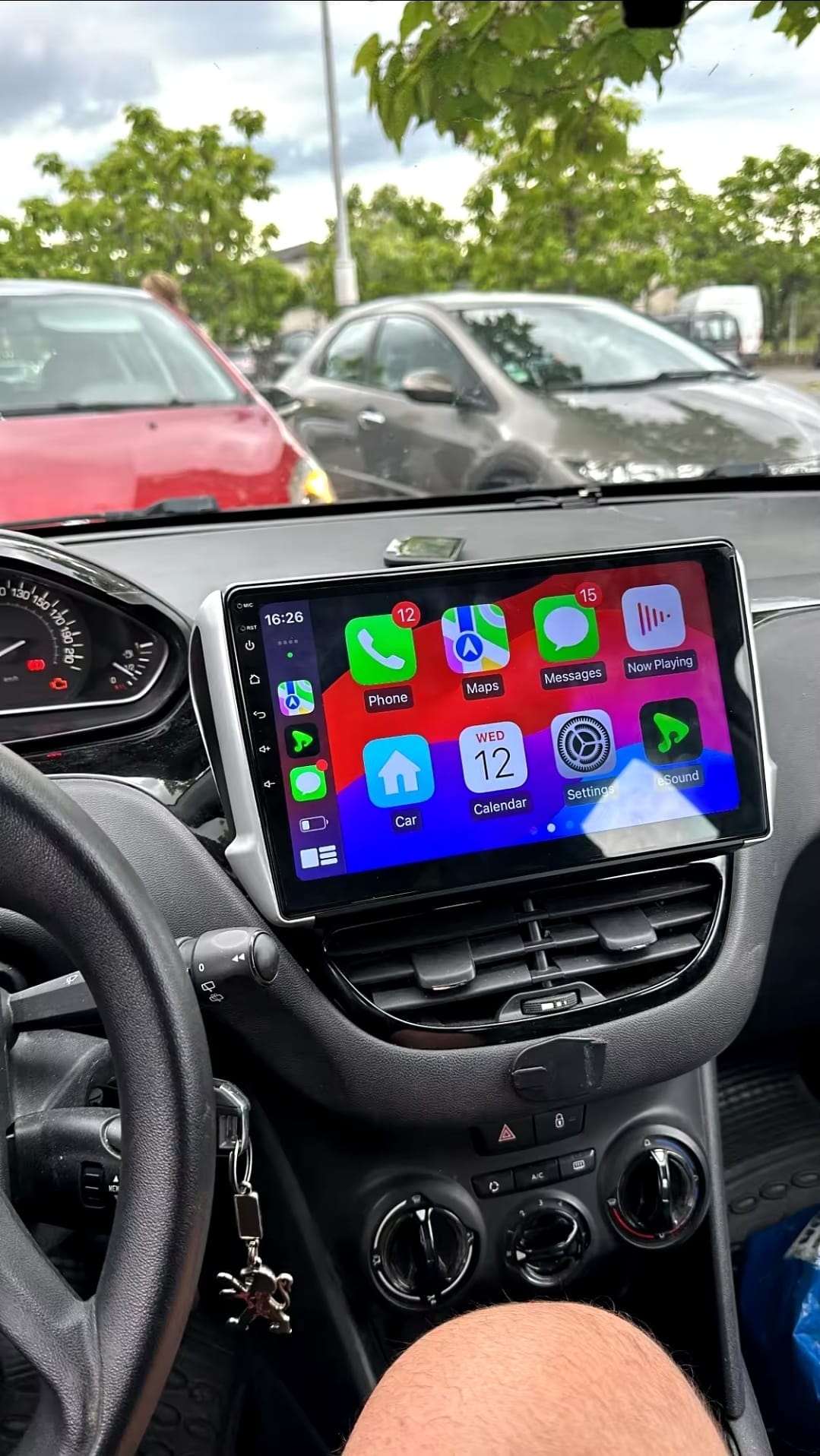 Autoradio Android per Peugeot 2008 e 208 (2012-2019) — dettaglio schermo touch