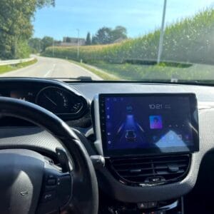 Autoradio Android per Peugeot 2008 e 208 (2012-2019) — mascherina dedicata