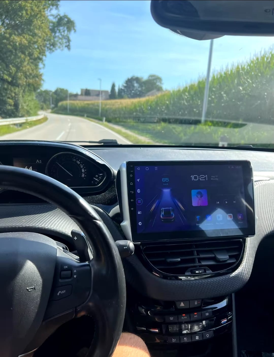 Autoradio Android per Peugeot 2008 e 208 (2012-2019) — mascherina dedicata
