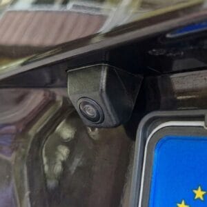 Telecamera di parcheggio per autoradio Android — dettaglio connettori